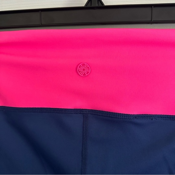 Size L Lilly Pulitzer Luxletic 24" Weekender High-Rise Legging Oyster Bay Navy - Picture 8 of 8